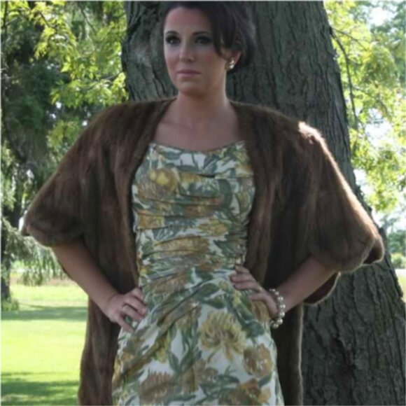 1940s Beige Mink Stole, Scalloped Edge from Simpson's Fur Shop - Picture 4 of 13